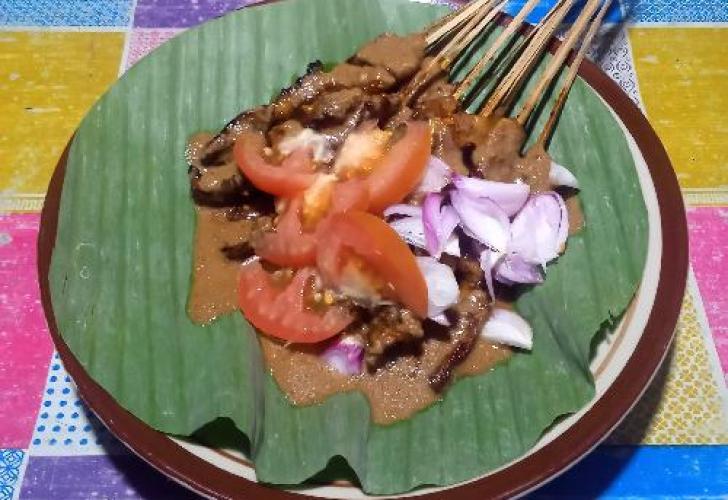 Sate Ayam Anin: Rasa yang Menggugah Kenangan di Jantung Cilacap